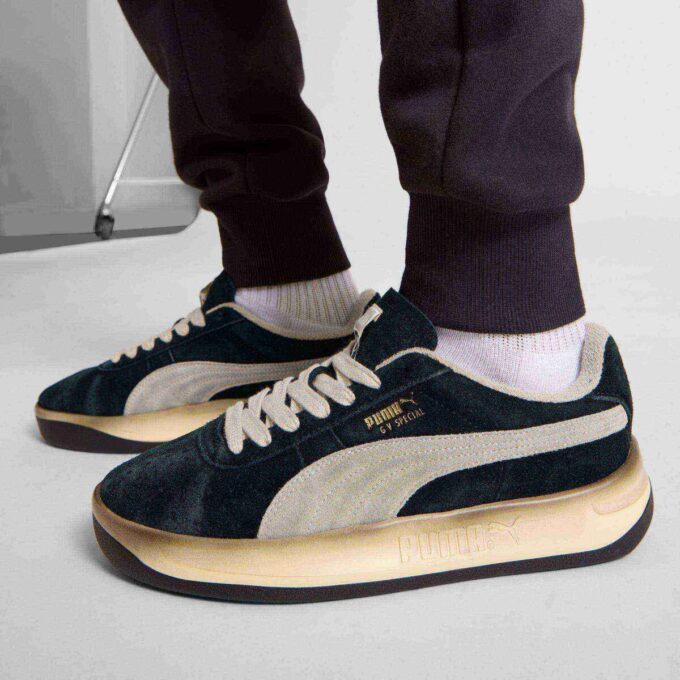 GV Special The NeverWorn V Sneakers Unisex GV Special The NeverWorn V Sneakers Unisex