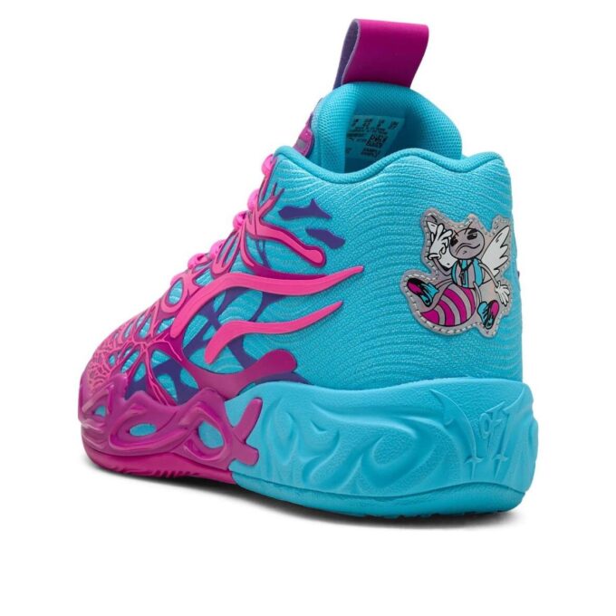 MB.04 “Hugo The Hornet”