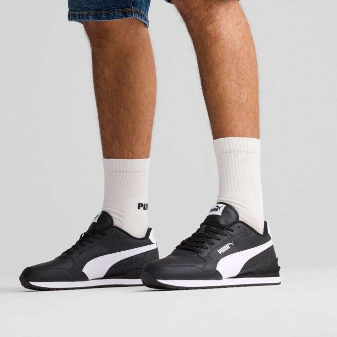 ST Runner v4 Leather Men Sneakers