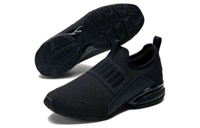 (WMNS) Axelion Slip-On “Triple Black”